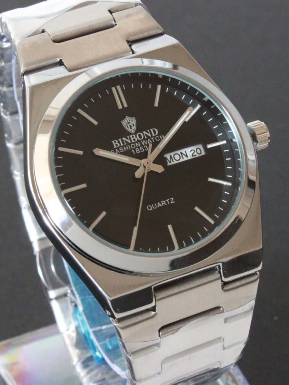 Men's Integrated Bracelet Sports Watch Stainless Steel Black Dial Quartz 40mm